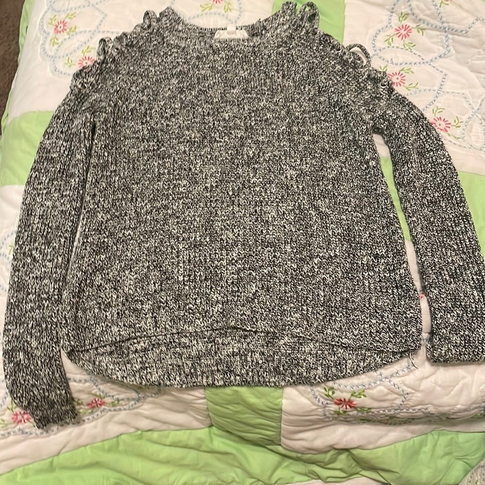 Sweater w/ cut out shoulders